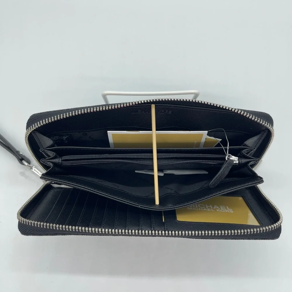 Michael Kors Continental Wallet Wristlet B…